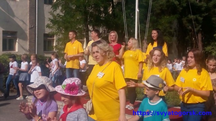 В Святогорск на отдых приехали 200 детей с Донбасс...